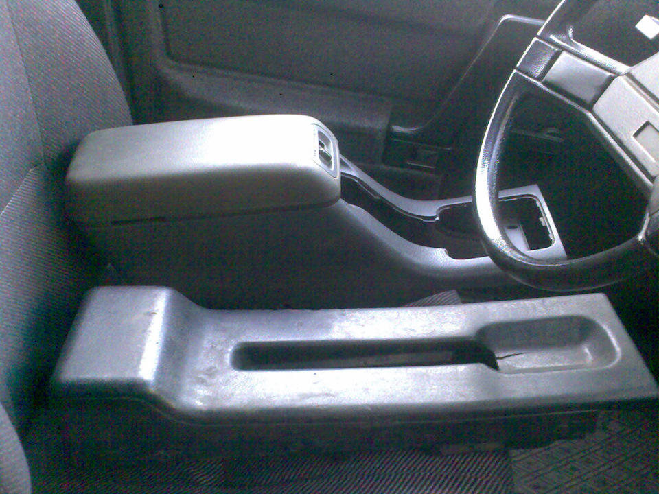 Підлокітник від Mazda 626 GD. 2