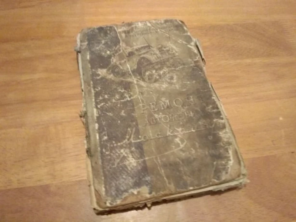 Книги на полицю