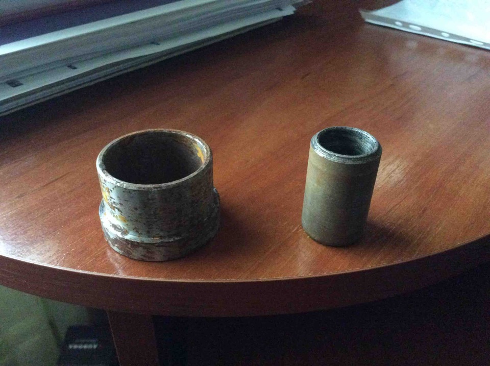 Вісь нижнього важеля 2
