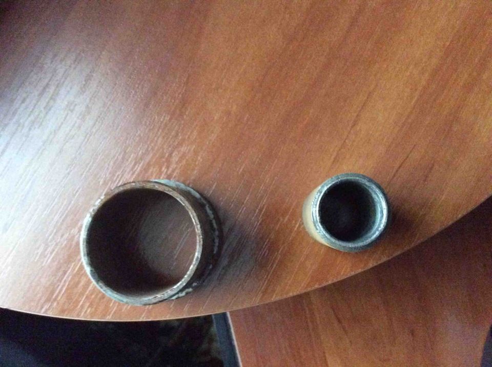 Вісь нижнього важеля 3