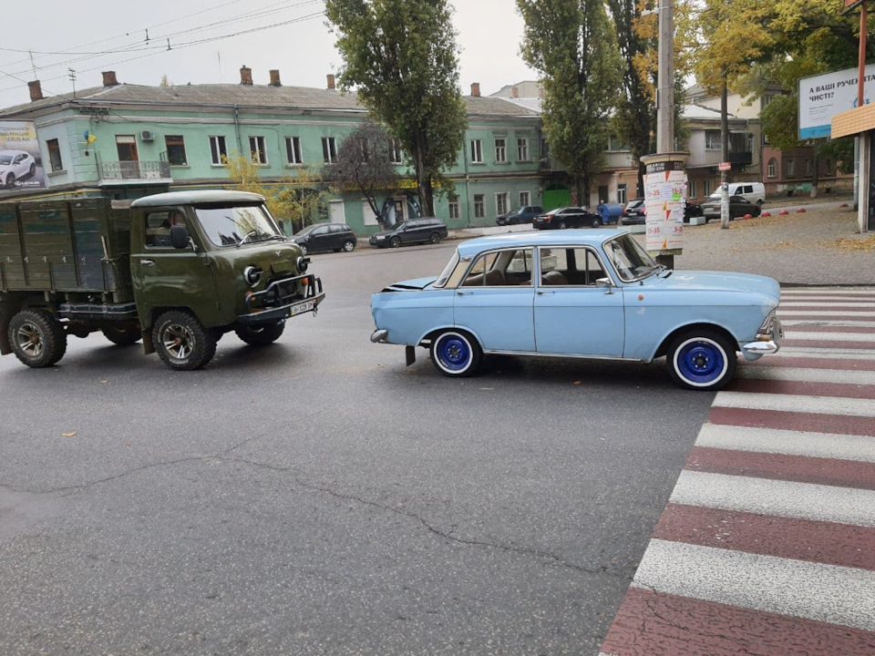 Зазнав двох ударів у хвіст 1