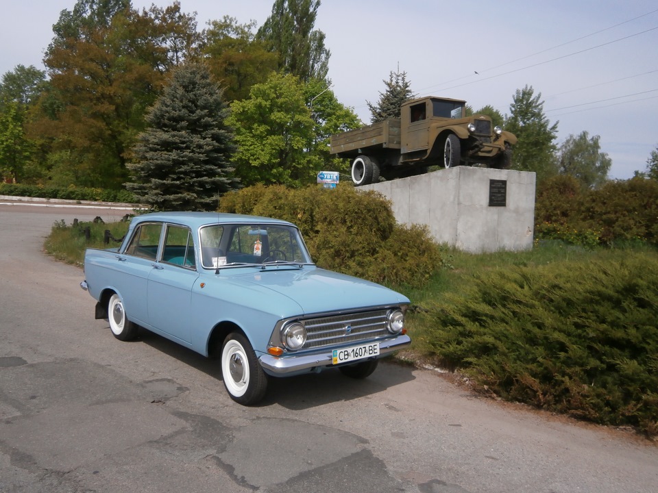 пам'ятники старим авто у Чернігові 1