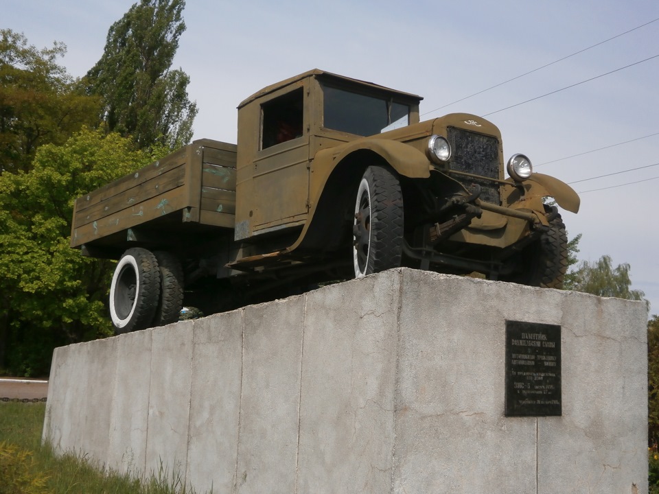пам'ятники старим авто у Чернігові 2