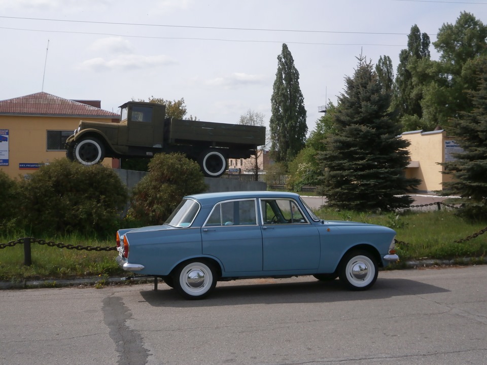 пам'ятники старим авто у Чернігові 4