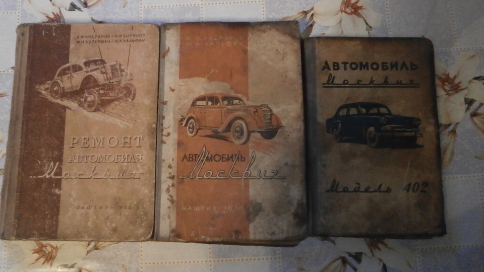 подарували три книги 1