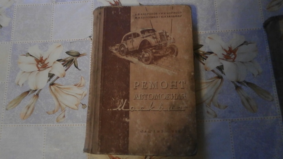 подарували три книги 2