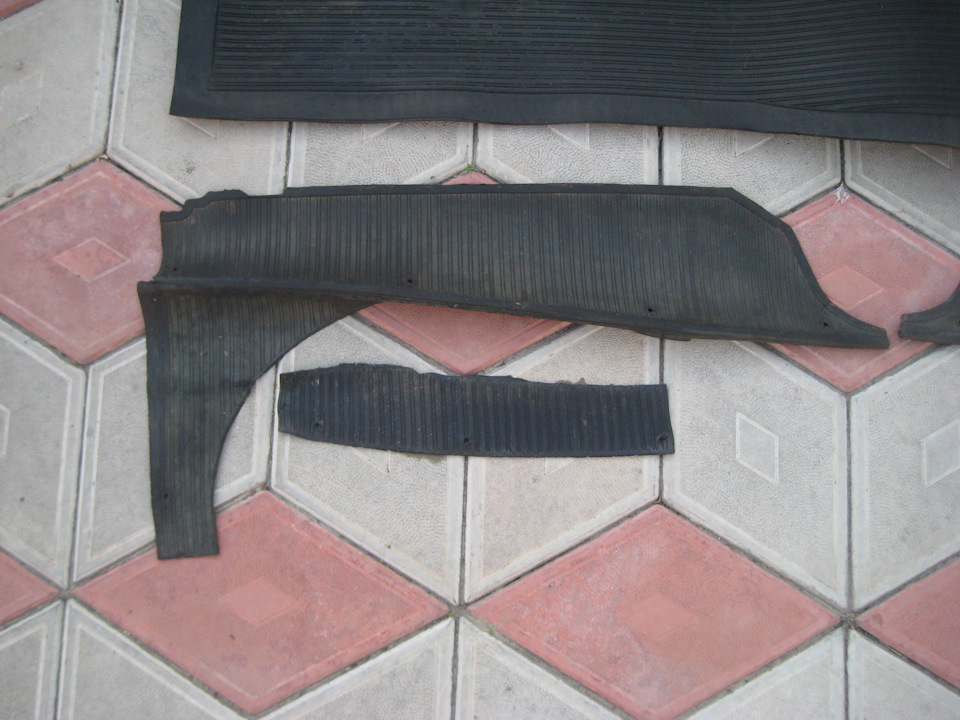 Комплект гумових килимів 5