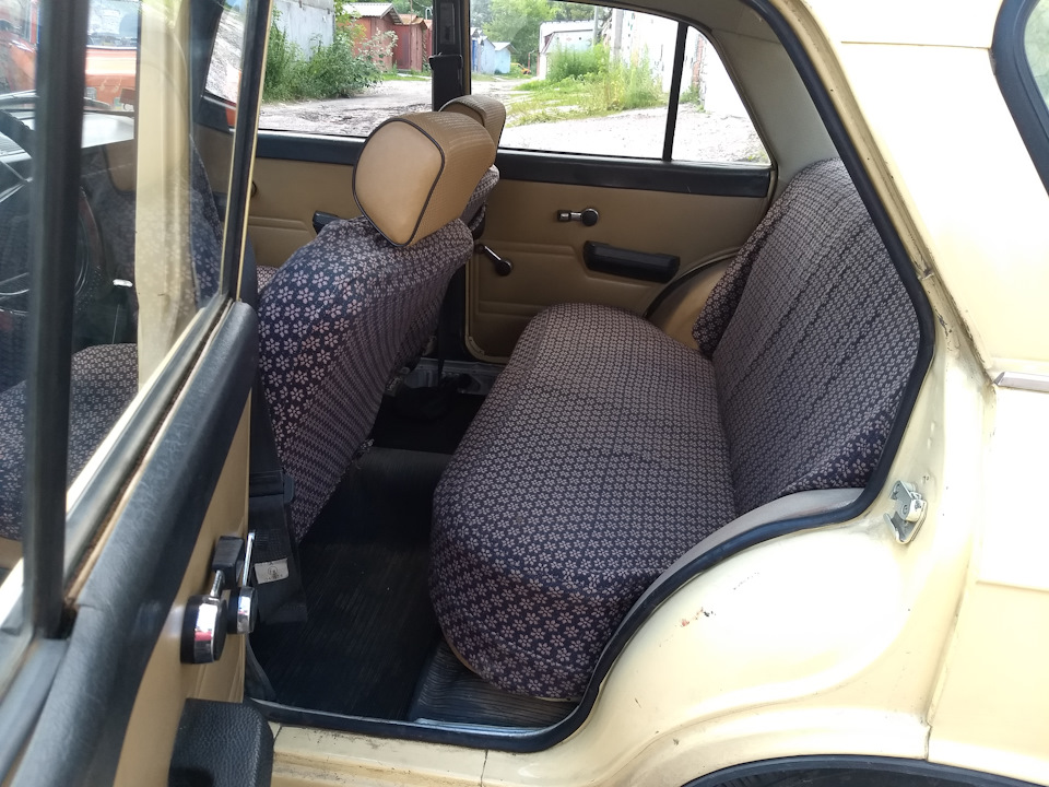 Дився автомобіль Іж 412 ІЕ 5