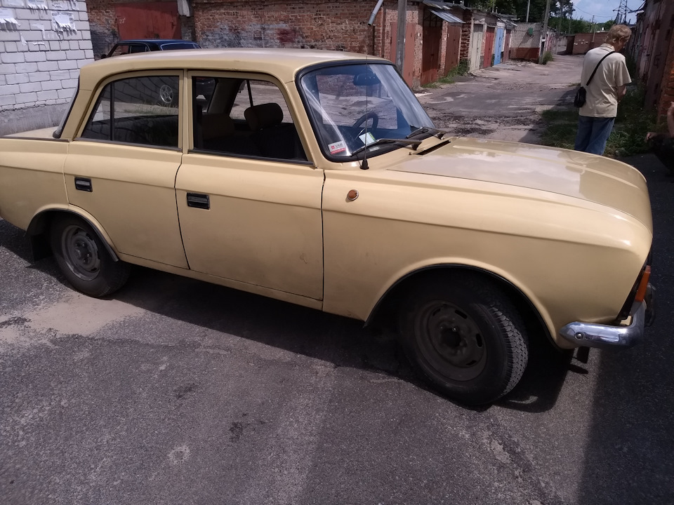 Дився автомобіль Іж 412 ІЕ 1