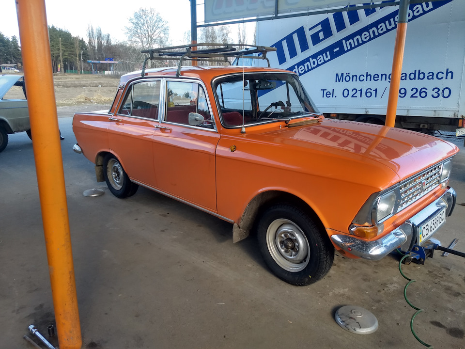 Замінив гуму на автомобілі 1