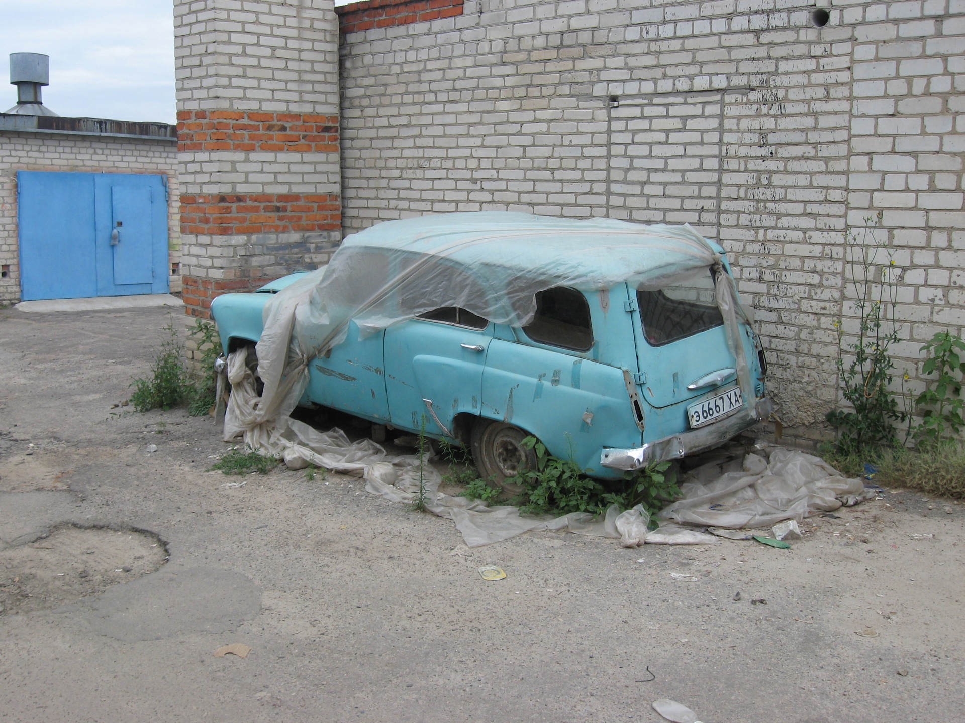 ось так він стояв одну зиму 4