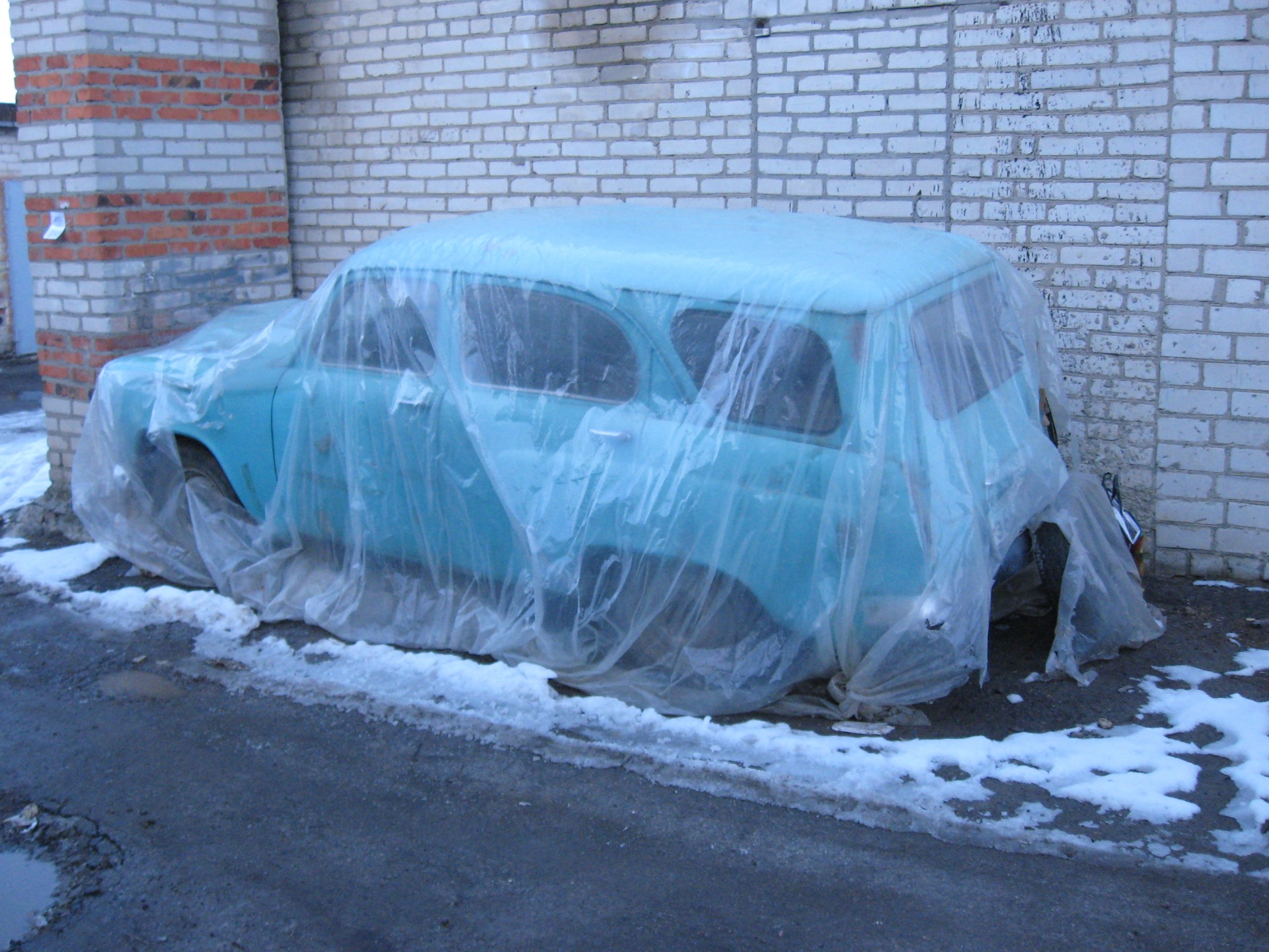 ось так він стояв одну зиму 3