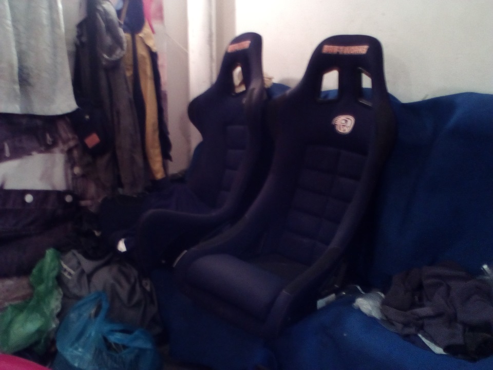 Заміна ковшів на відкидні Recaro 3