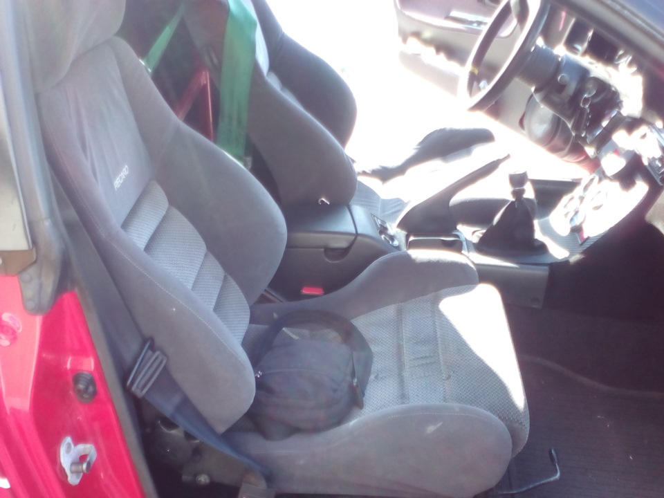 Заміна ковшів на відкидні Recaro 1