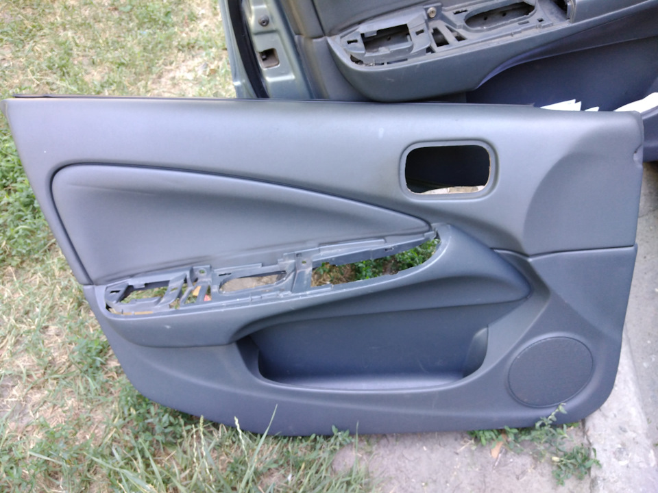 Дверні карти Nissan Almera Classic частина 1 2