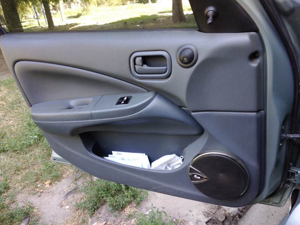Дверні карти Nissan Almera Classic частина 1 4