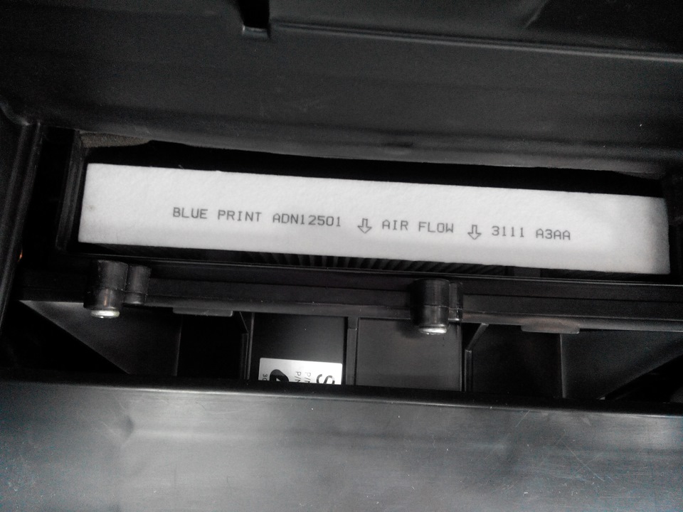 Заміна фільтра салону на Blue Print ADN12501 3