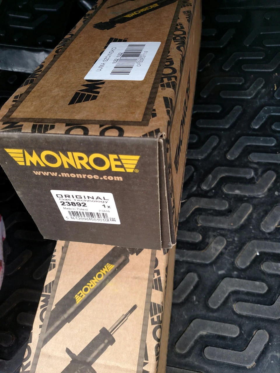 Стійки Monroe 23892, палені?