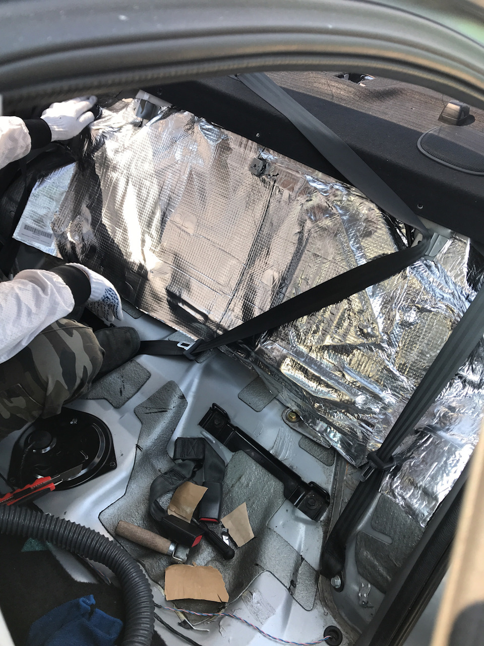 А хотів тільки поміняти чохли. ШВІ полиці та заднього сидіння. 2