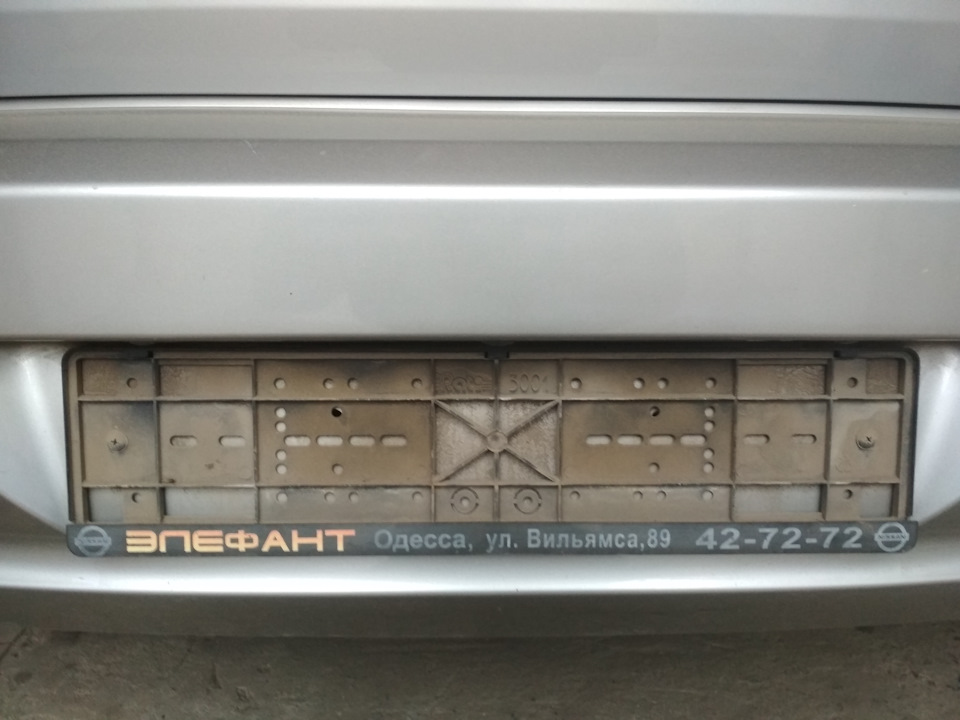 Заміна рамки номерного знака Nissan Almera Classic 5