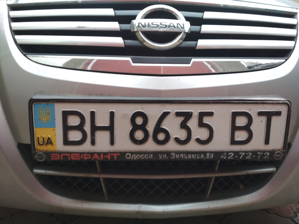 Заміна рамки номерного знака Nissan Almera Classic 1