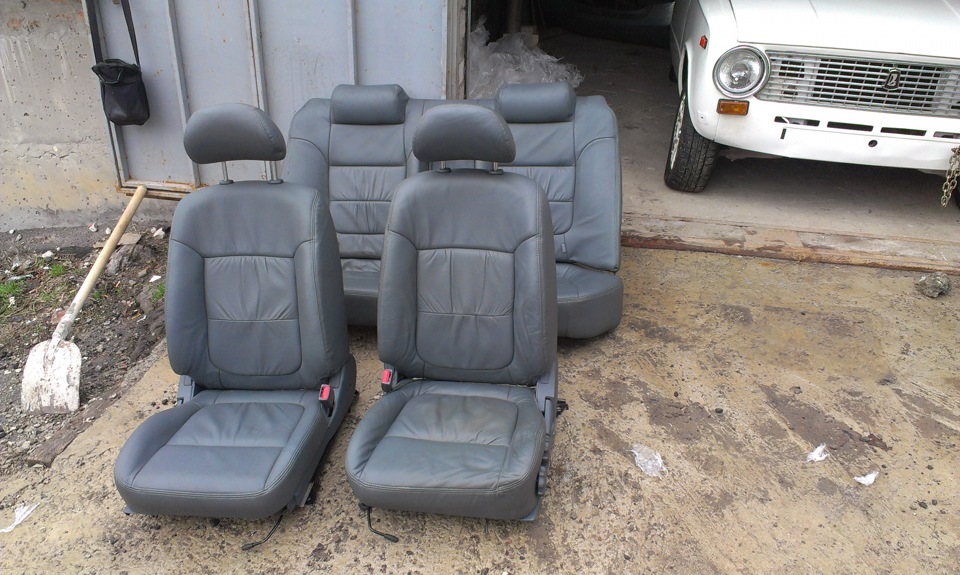 Передні сидухи Nissan Almera 1