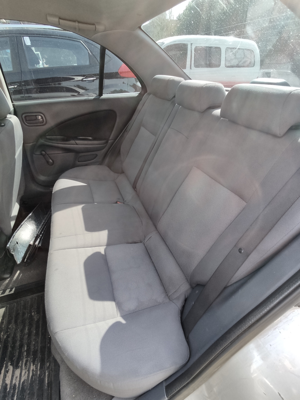 Упорядкування салону Nissan Almera N16 2