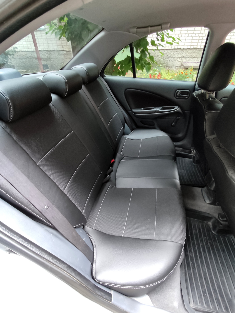 Упорядкування салону Nissan Almera N16 5