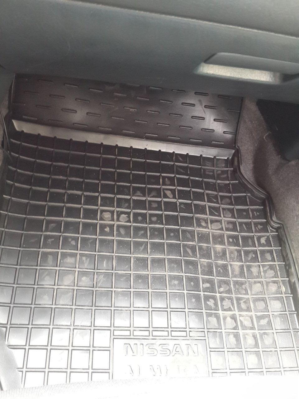Нові поліуретанові килимки Nissan Almera n15 5