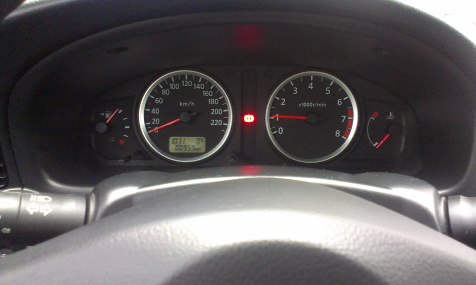 Заправка російським бензом almera n16 1
