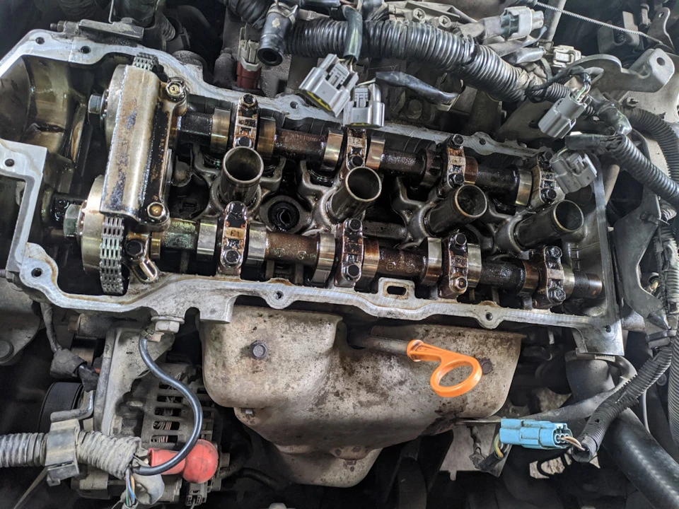 Заміна сальників свічкових колодязів Nissan Almera n16