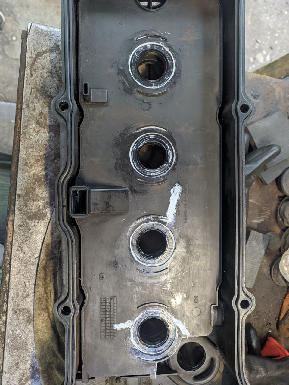 Заміна сальників свічкових колодязів Nissan Almera n16 3