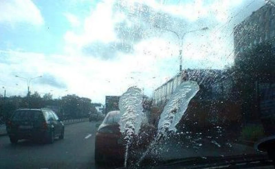 Заміна насоса склоомивача та встановлення клапанів зворотного ходу види склоочисника