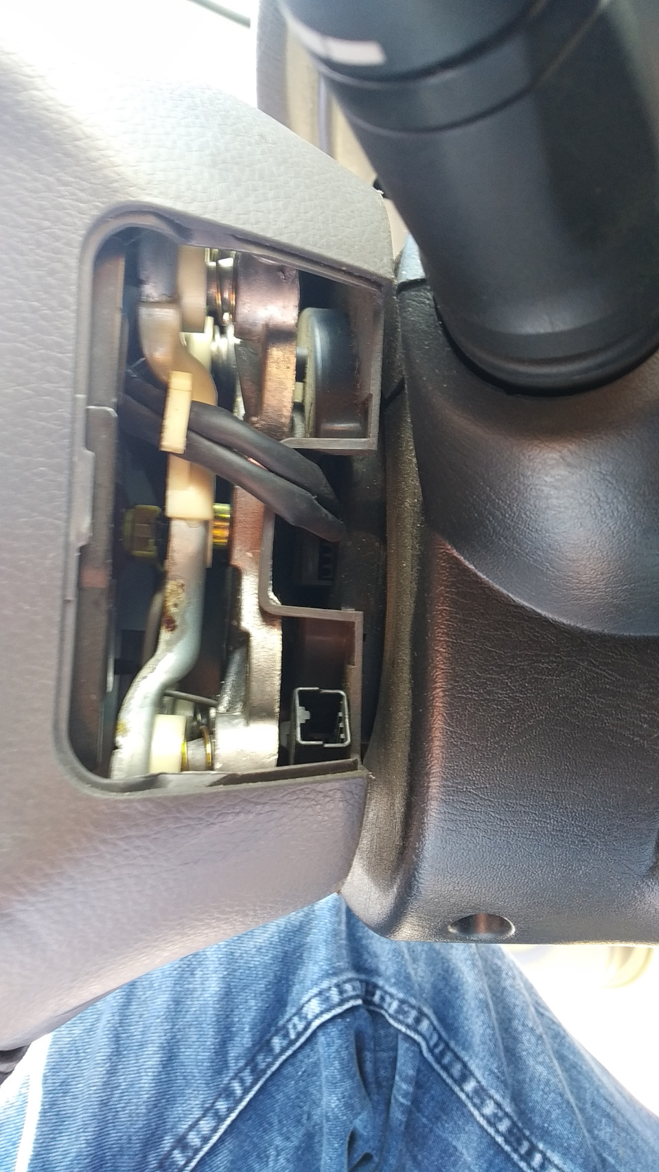 Допоможіть розібратися зі зняттям подушки безпеки Nissan Almera N16 5