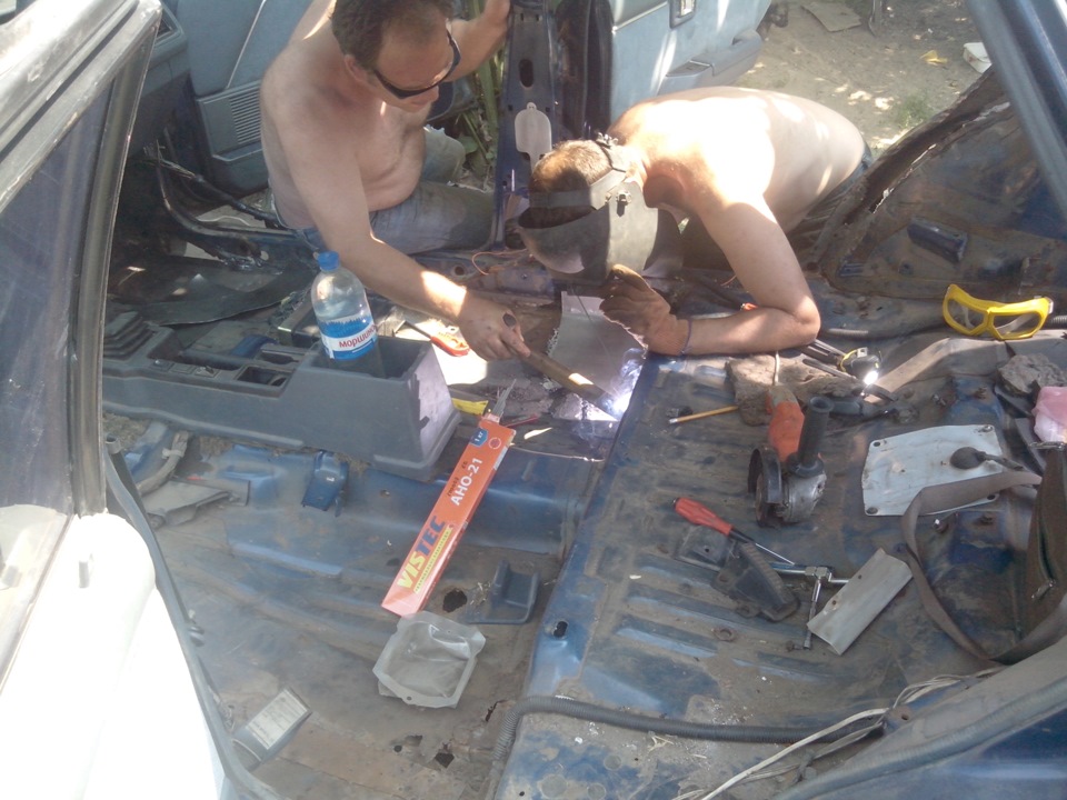 Кухар авто в салоні 3