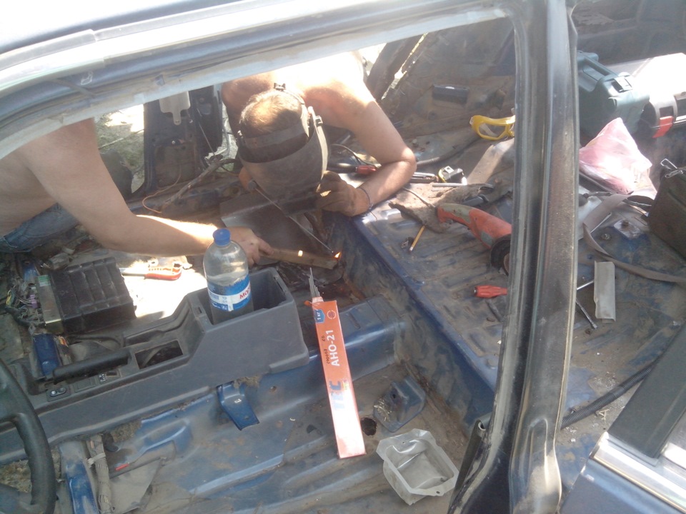 Кухар авто в салоні 4