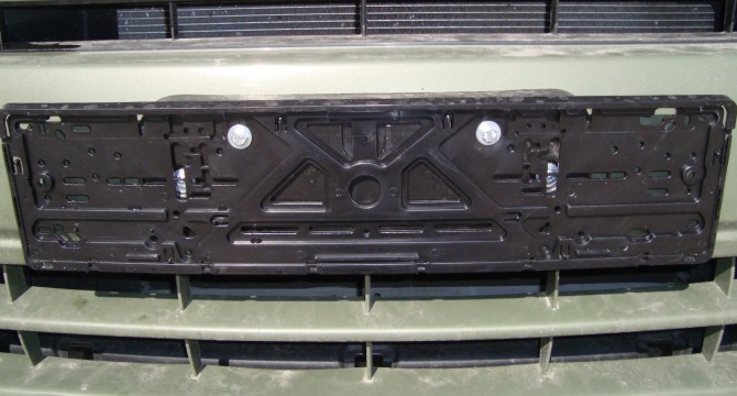 Установка License plate bracket 4