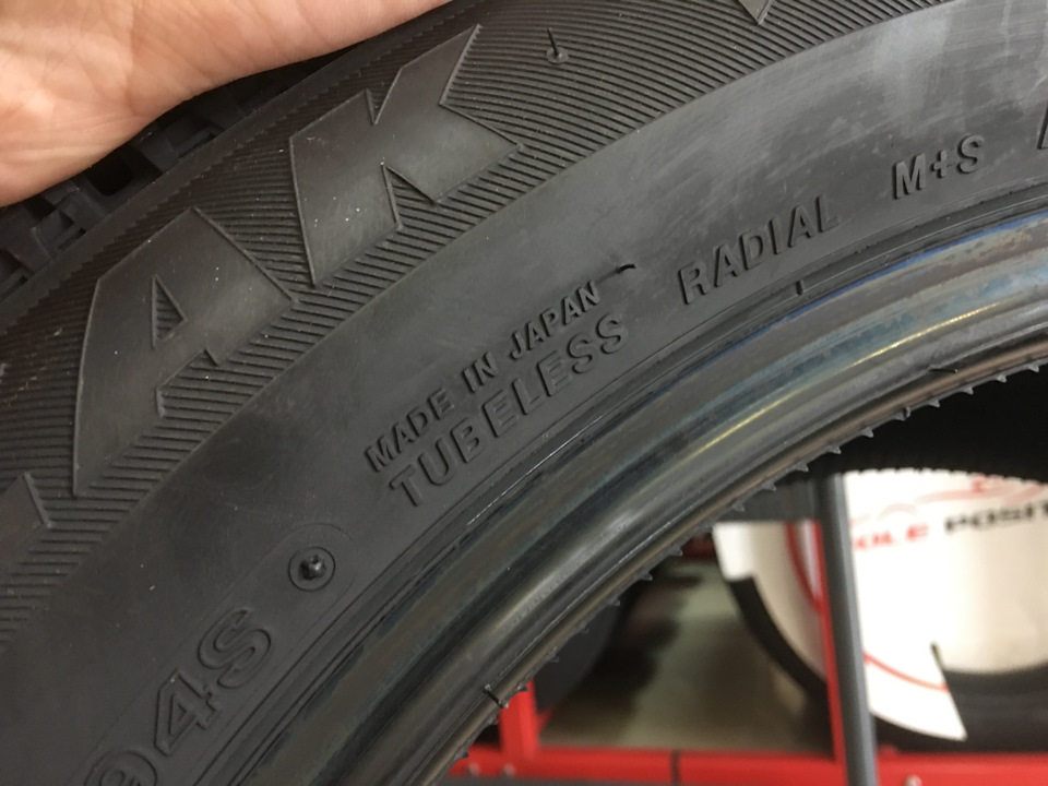 06 Bridgestone Blizzak VRX 215/55 R17 94S 3