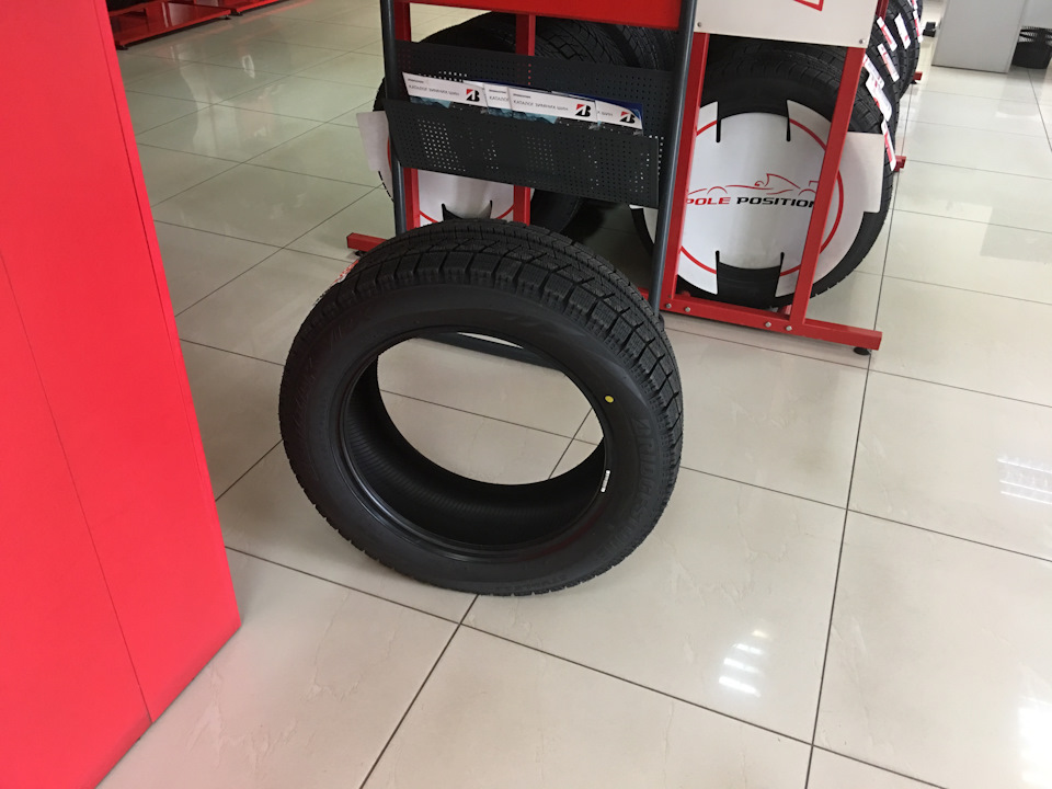06 Bridgestone Blizzak VRX 215/55 R17 94S 1