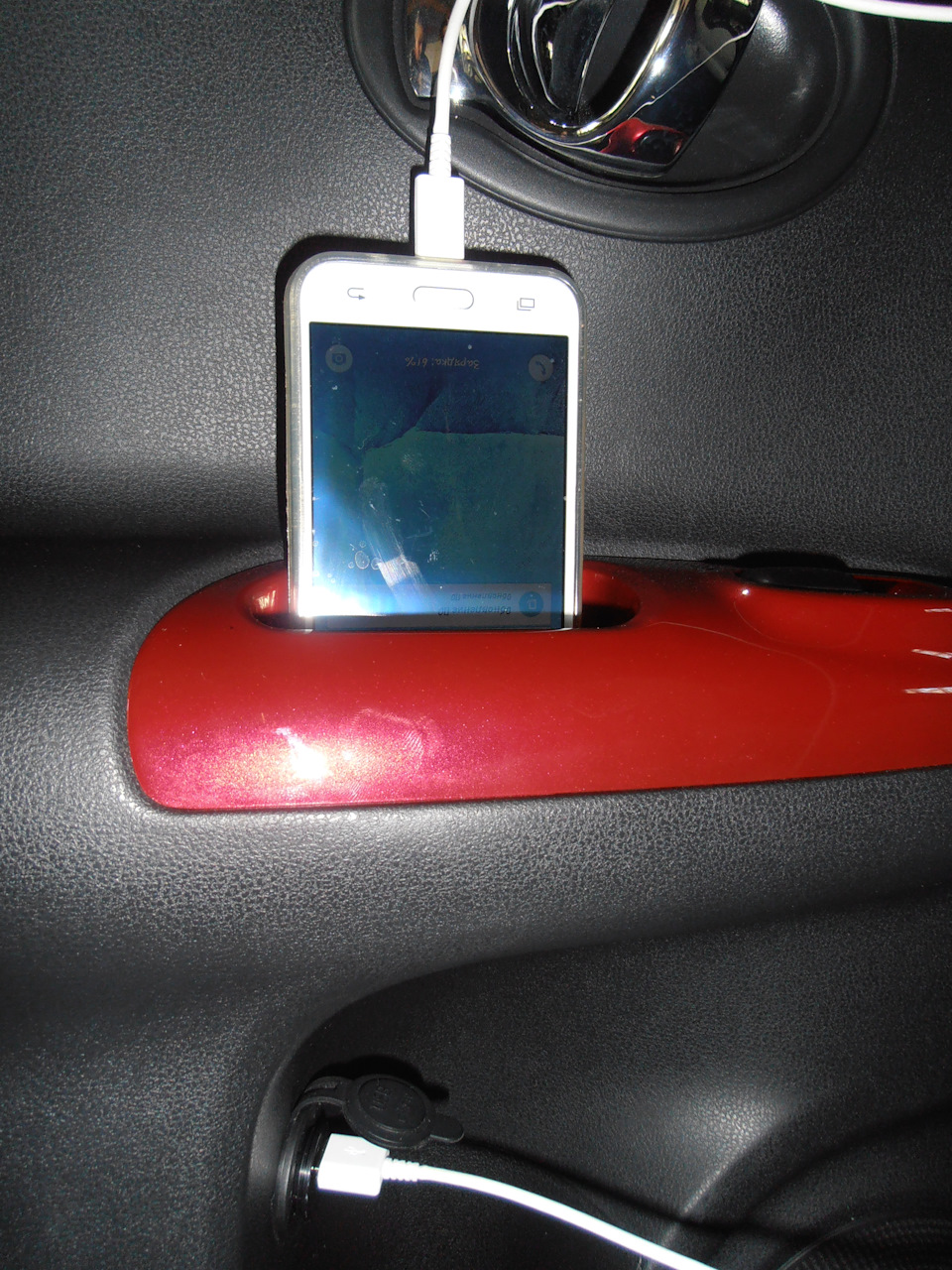 USB зарядка для пасажирів заднього дивана) 2