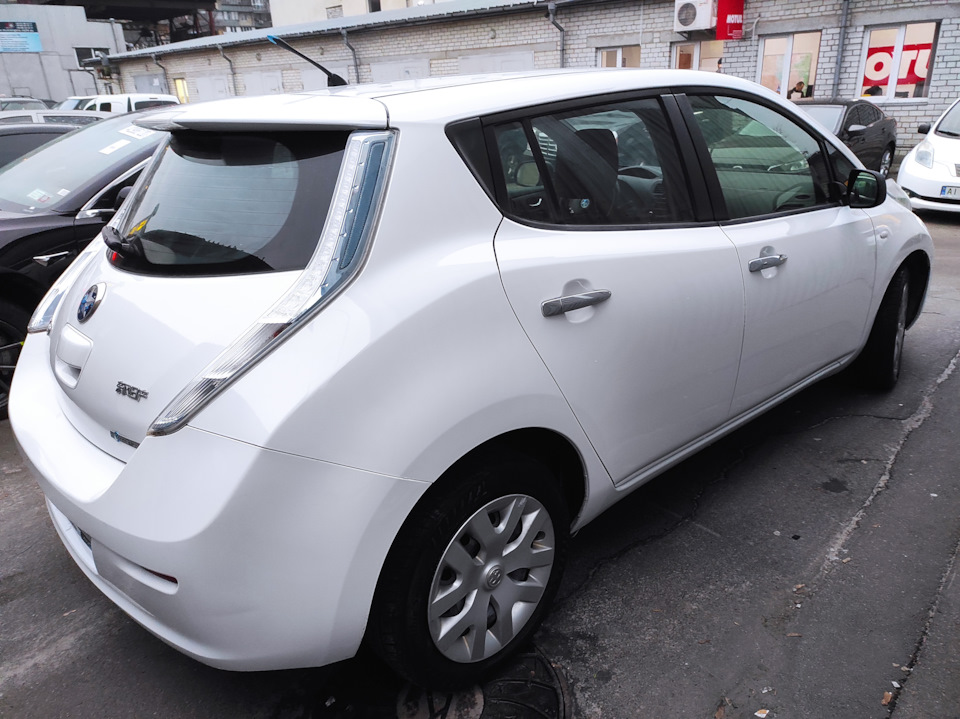 Продам Nissan Leaf 2013 - soh 85% 5