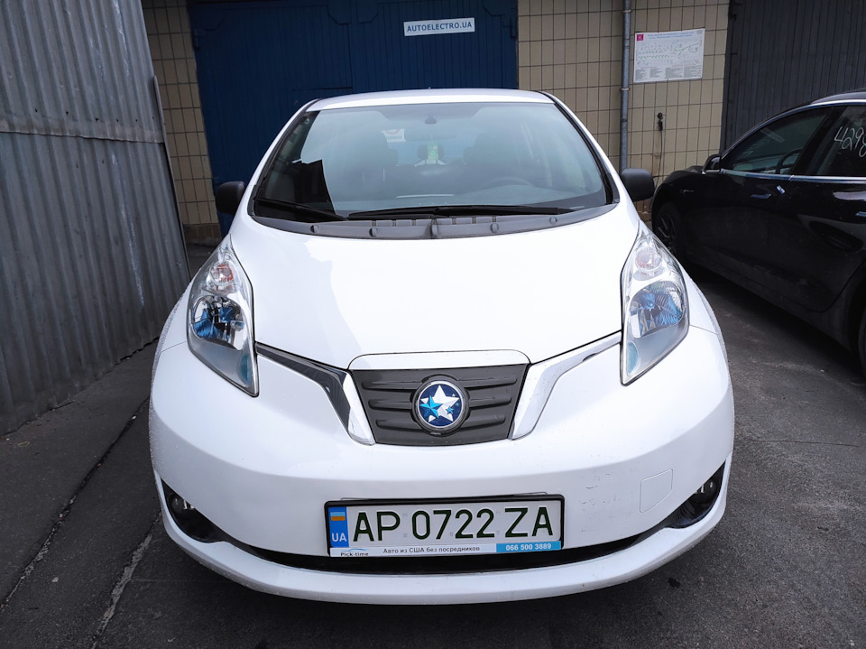 Продам Nissan Leaf 2013 - soh 85% 1