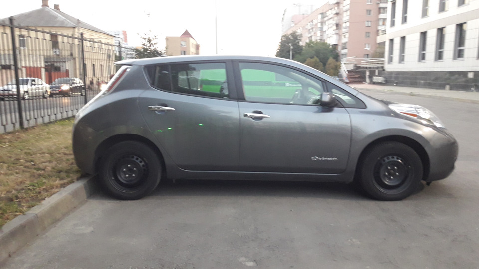 Nissan Leaf 2014р.в. 108k. SOH 90%.Графіт. Комплектація S. Ось такою вона була на момент покупки. 4