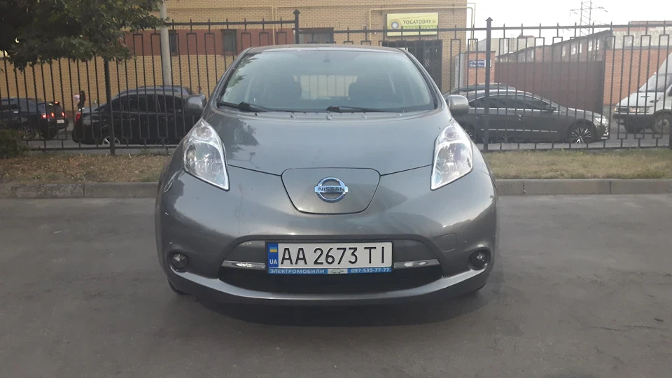 Nissan Leaf 2014р.в. 108k. SOH 90%.Графіт. Комплектація S. Ось такою вона була на момент покупки.