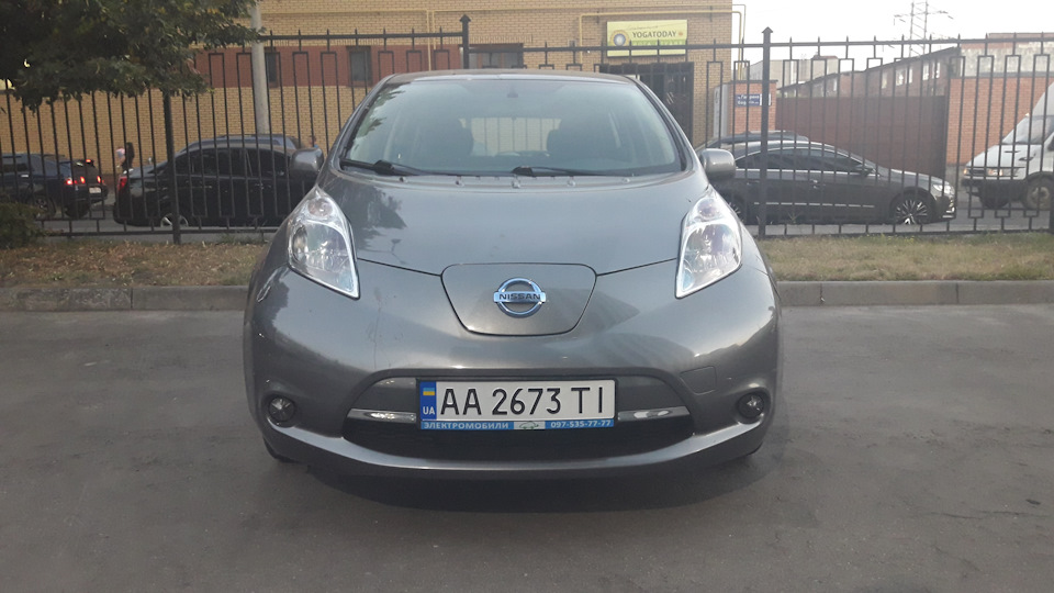Nissan Leaf 2014р.в. 108k. SOH 90%.Графіт. Комплектація S. Ось такою вона була на момент покупки. 1