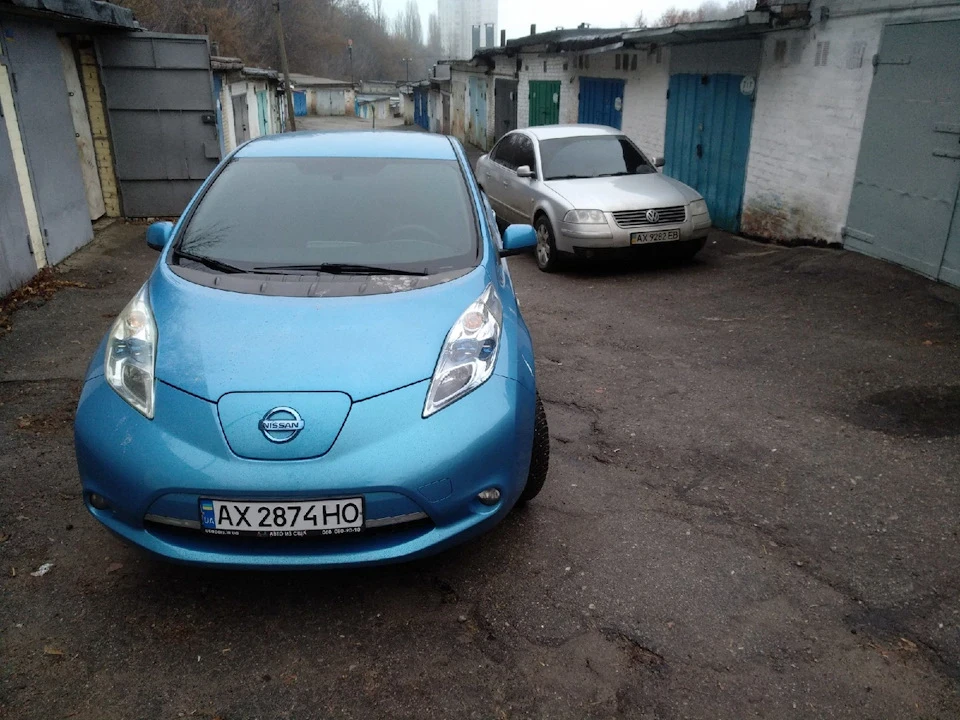 зустріч автомобіля майбутнього (ЛІФ) та автомобіля минулого (МІЙ колишній пасат)