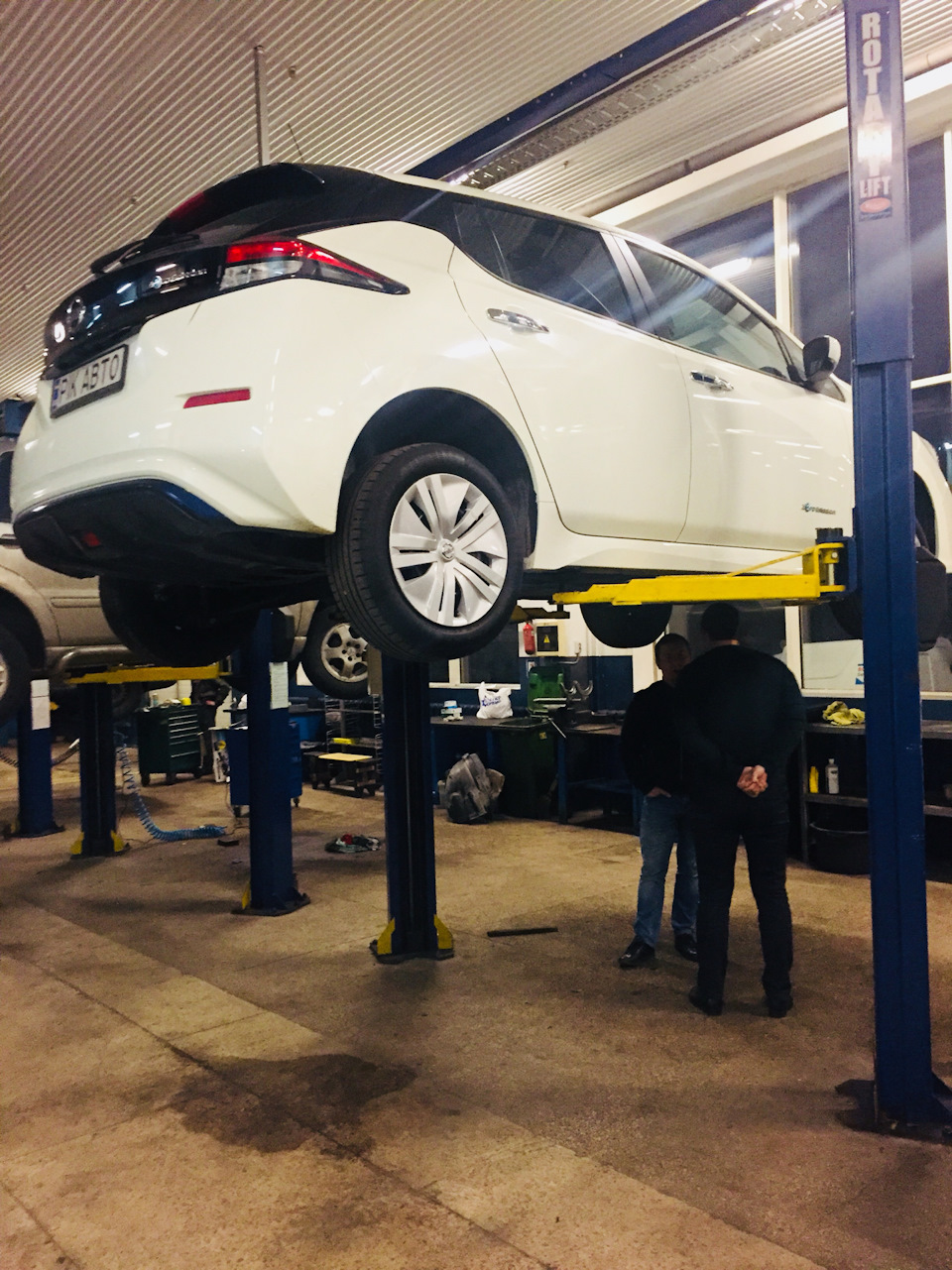 Leaf 1gen vs 2gen - порівняння на підйомнику 3