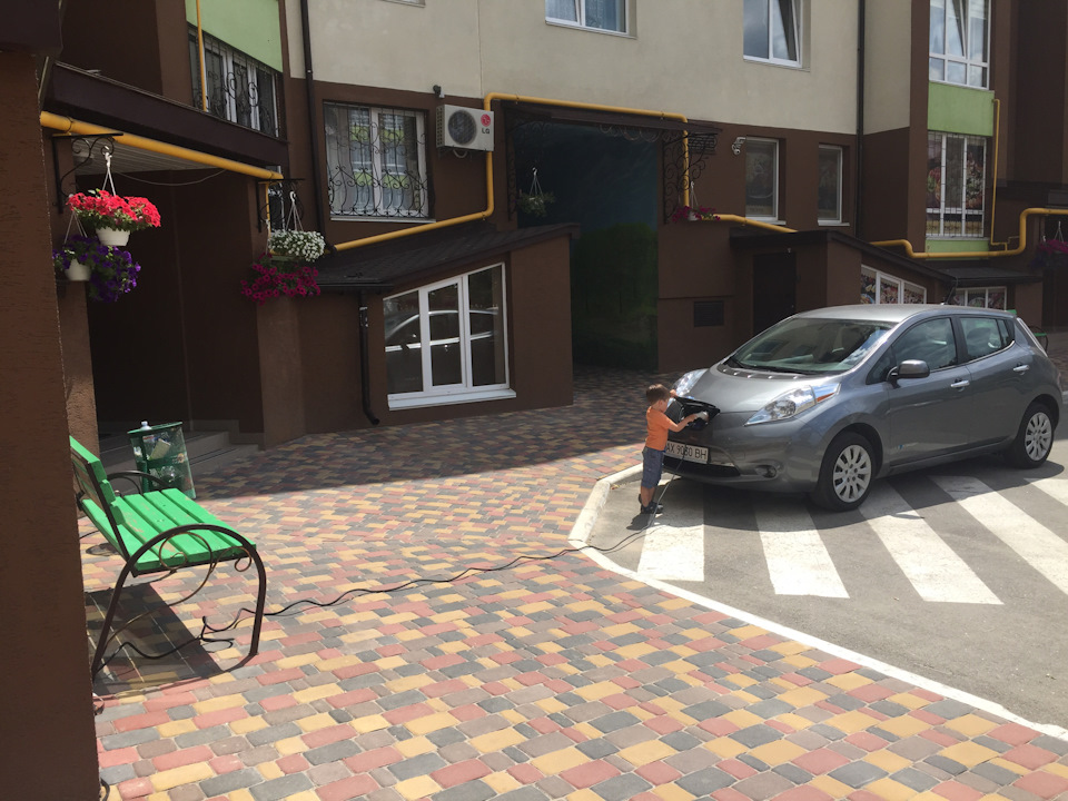 Заряджання електромобіля в багатоквартирному будинку 3