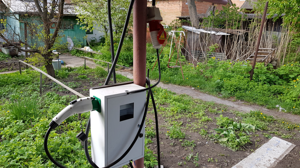Зарядка Nissan Leaf вдома 3