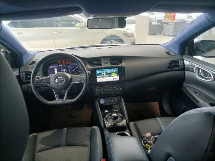 Електромобіль Nissan Sylphy EV, він же Leaf з Китаю 3